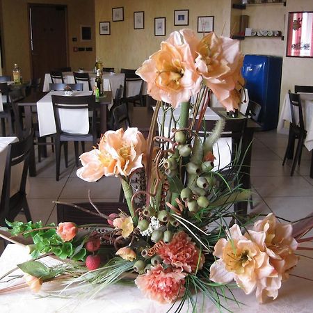 Hotel Italia Carmagnola Bagian luar foto