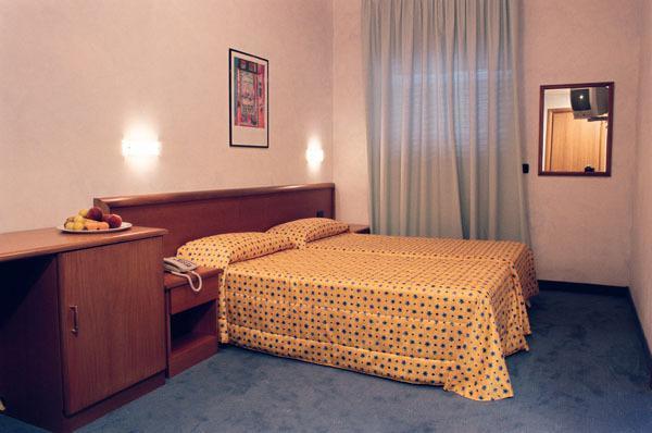 Hotel Italia Carmagnola Ruang foto