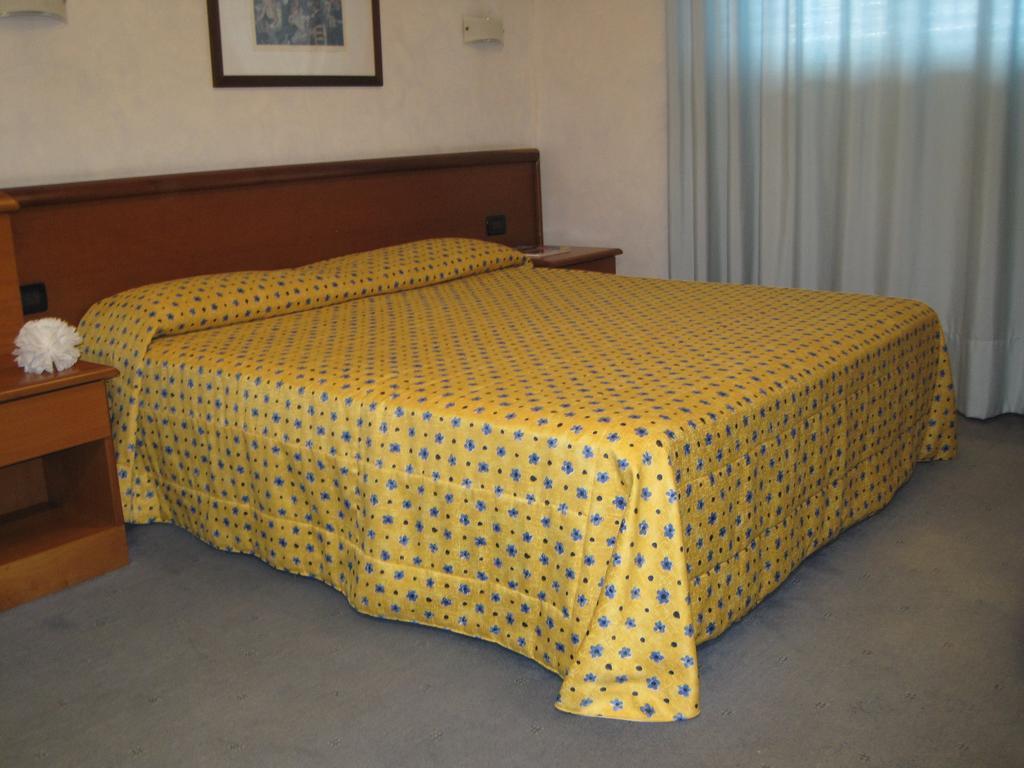 Hotel Italia Carmagnola Ruang foto