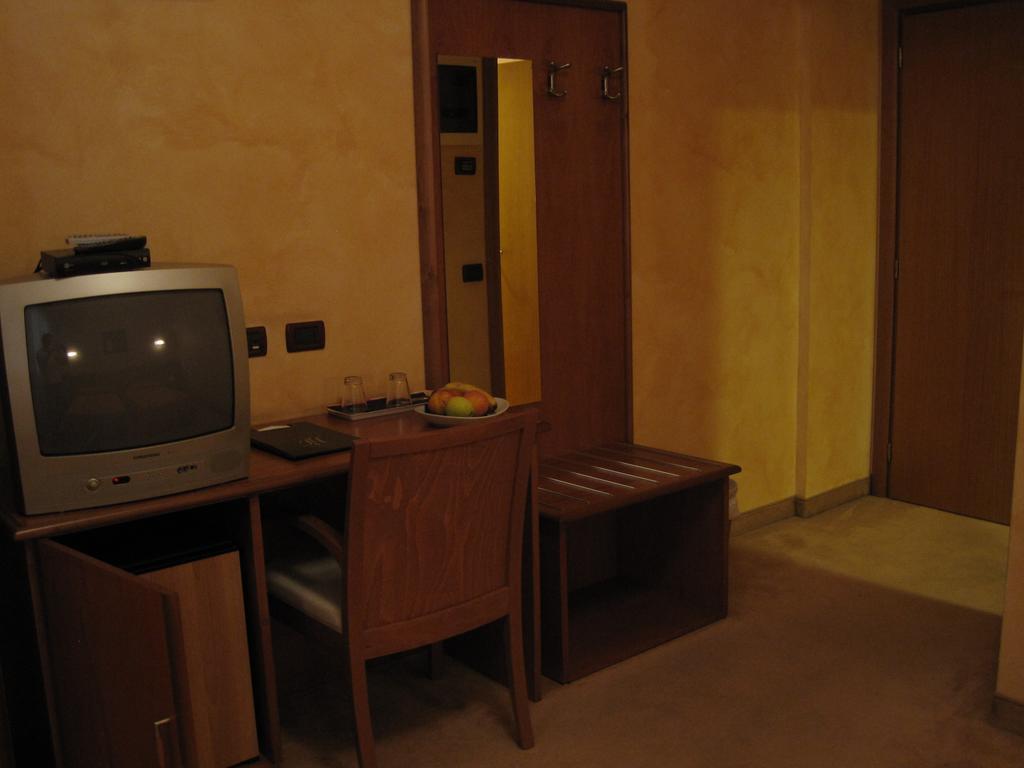 Hotel Italia Carmagnola Ruang foto