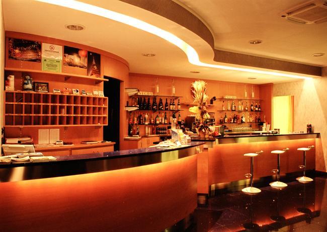 Hotel Italia Carmagnola Bagian luar foto