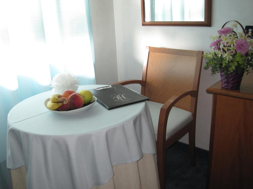 Hotel Italia Carmagnola Ruang foto