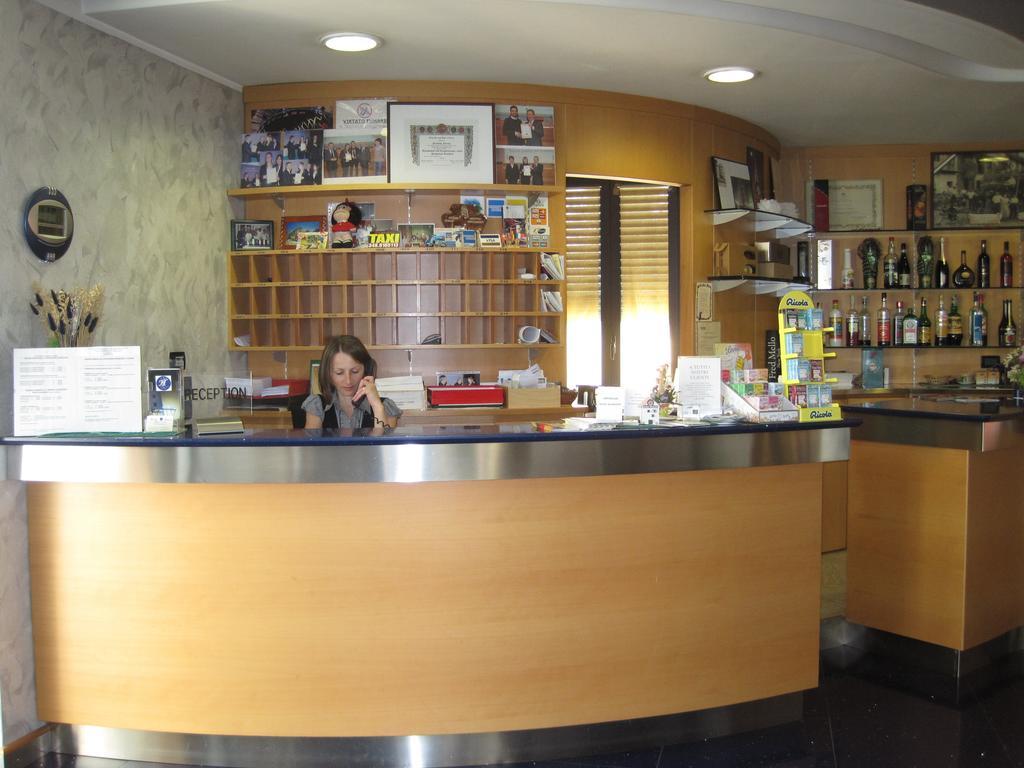 Hotel Italia Carmagnola Bagian luar foto